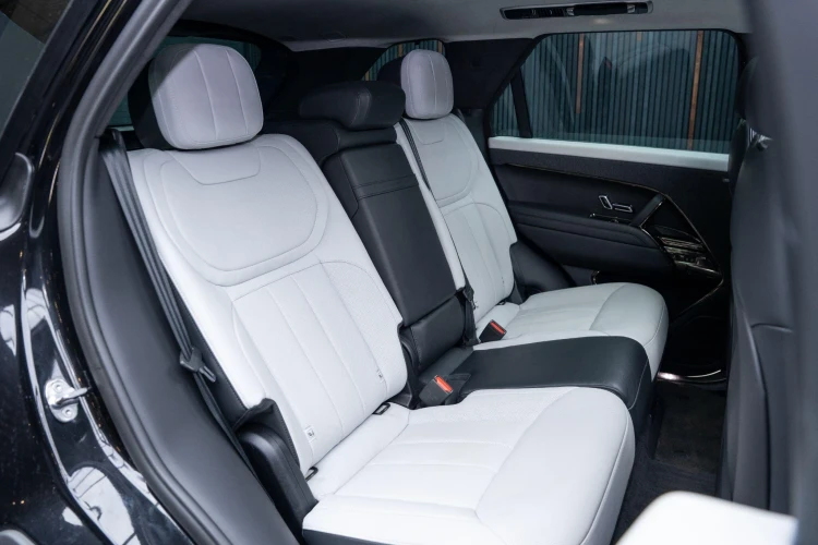 Vehicle Image 14