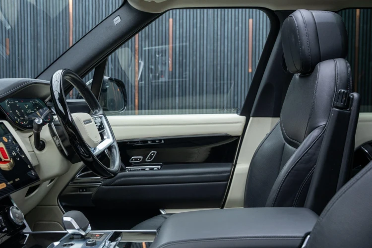Vehicle Image 43