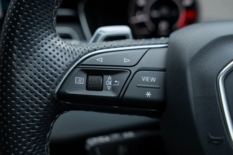 Vehicle Image 30