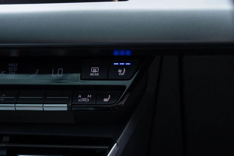 Vehicle Image 33