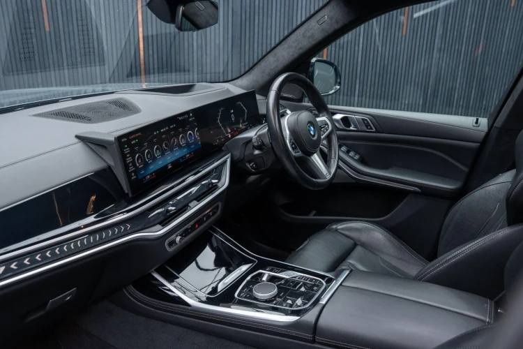 Vehicle Image 6