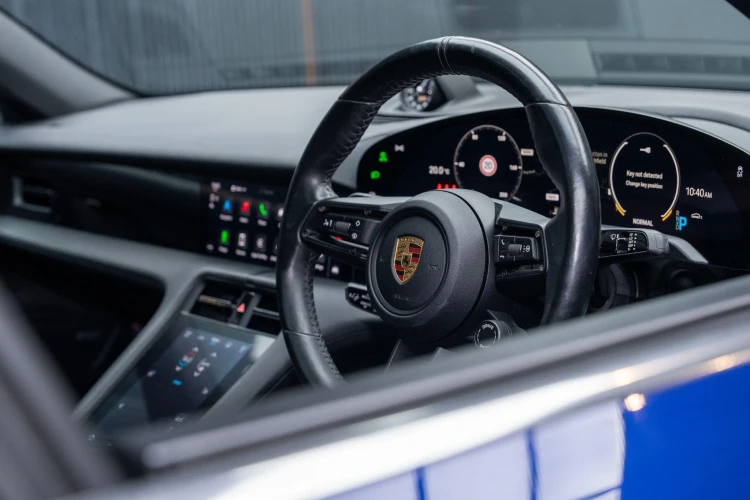 Vehicle Image 21