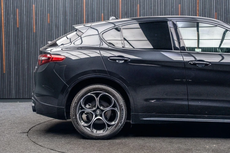 Vehicle Image 19