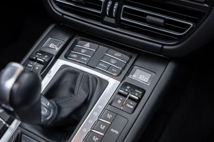 Vehicle Image 30