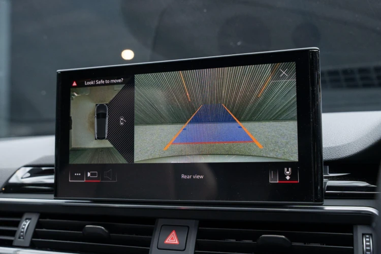 Vehicle Image 12