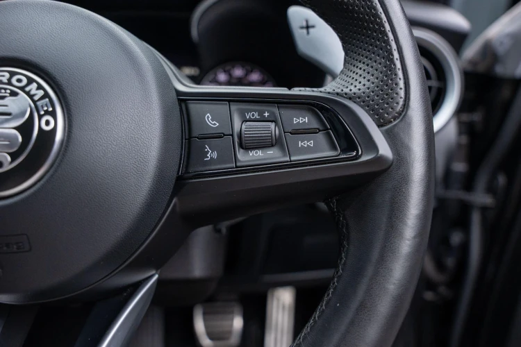 Vehicle Image 26