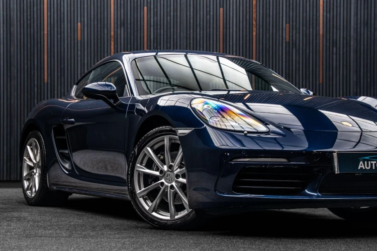 Vehicle Image 12