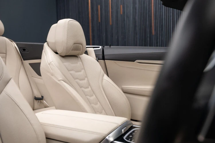 Vehicle Image 12