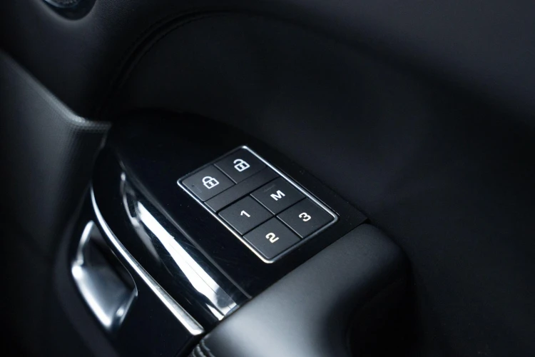 Vehicle Image 30