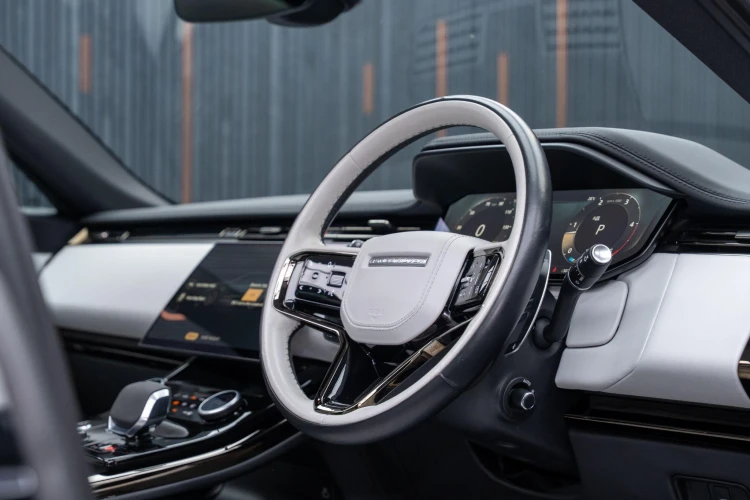 Vehicle Image 11