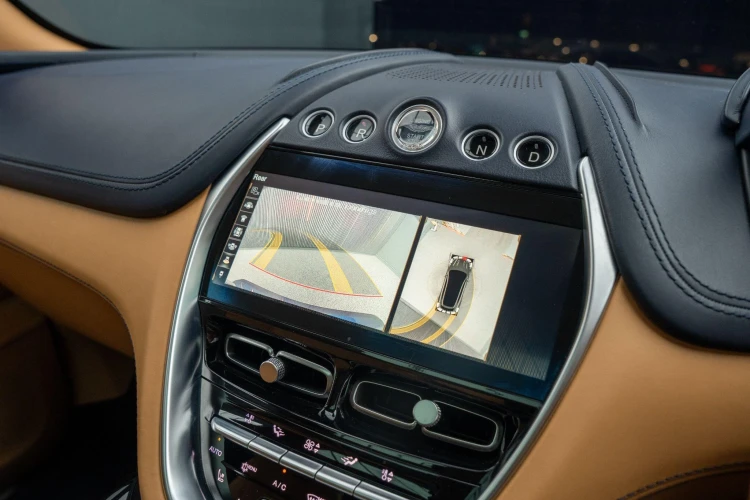 Vehicle Image 8