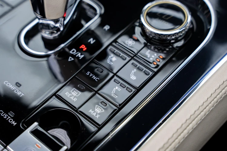 Vehicle Image 24
