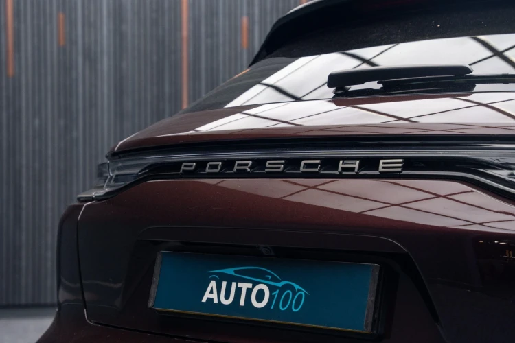 Vehicle Image 25