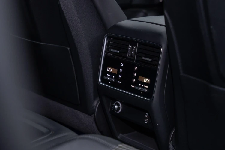 Vehicle Image 42