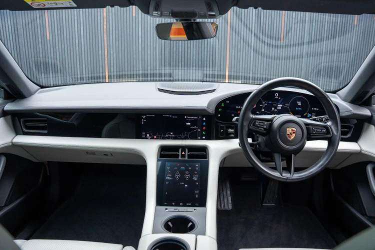 Vehicle Image 8