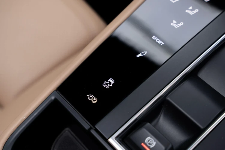 Vehicle Image 35