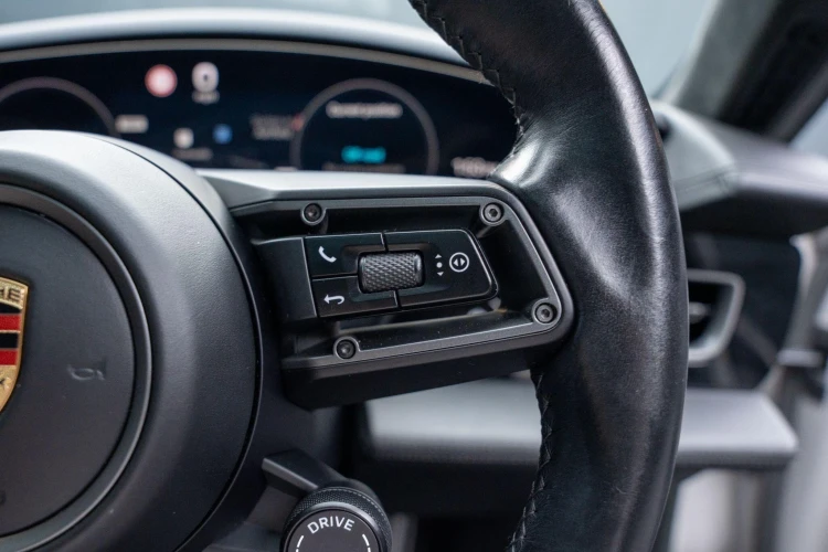 Vehicle Image 30