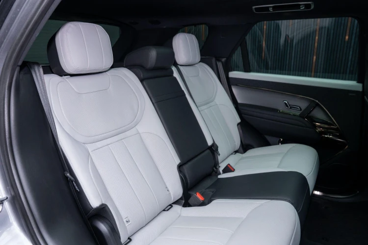 Vehicle Image 14