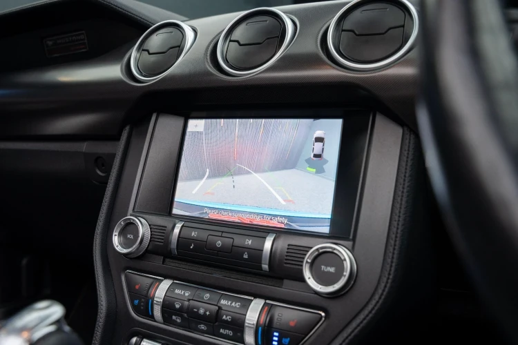 Vehicle Image 6