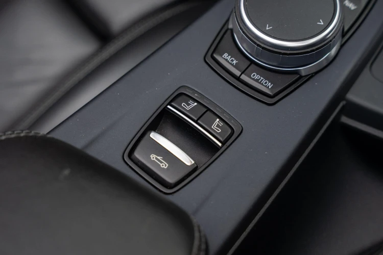 Vehicle Image 25