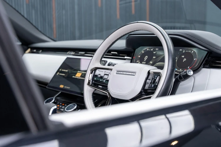 Vehicle Image 6