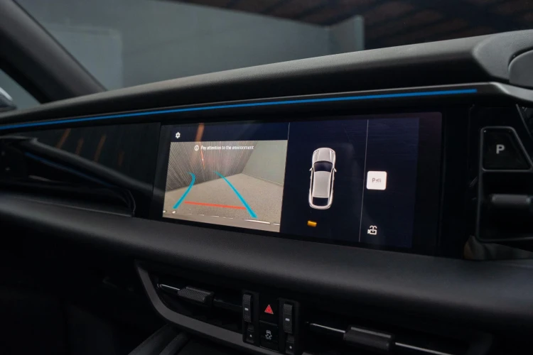Vehicle Image 12