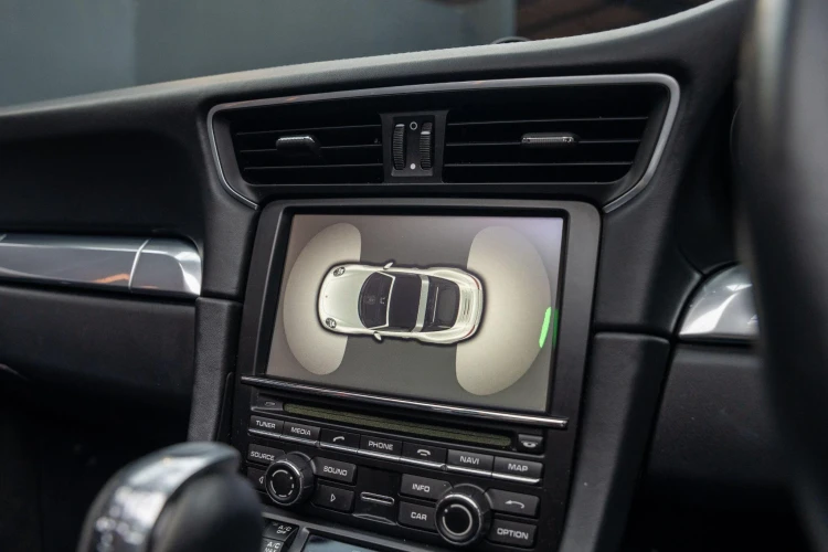 Vehicle Image 12