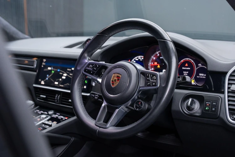 Vehicle Image 16