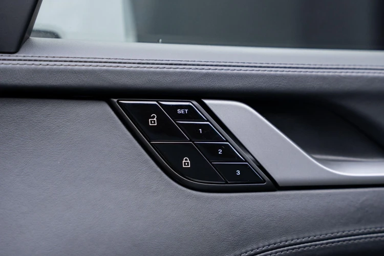 Vehicle Image 30