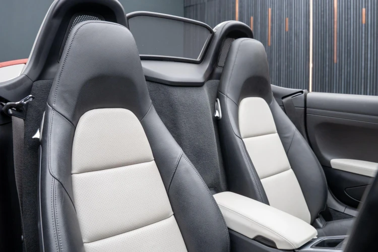 Vehicle Image 12