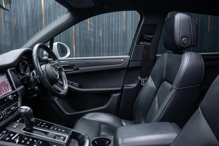 Vehicle Image 8