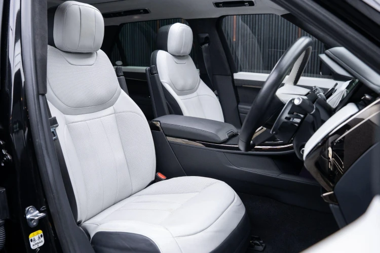 Vehicle Image 6