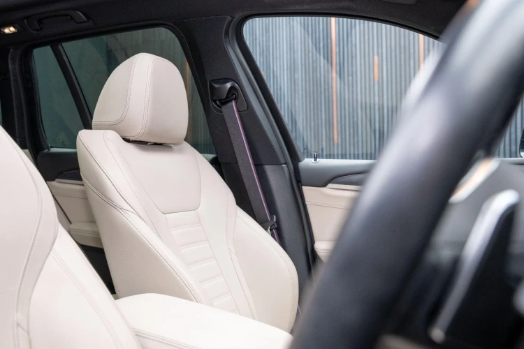Vehicle Image 12