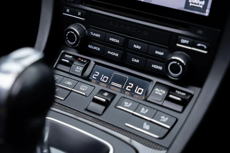 Vehicle Image 25