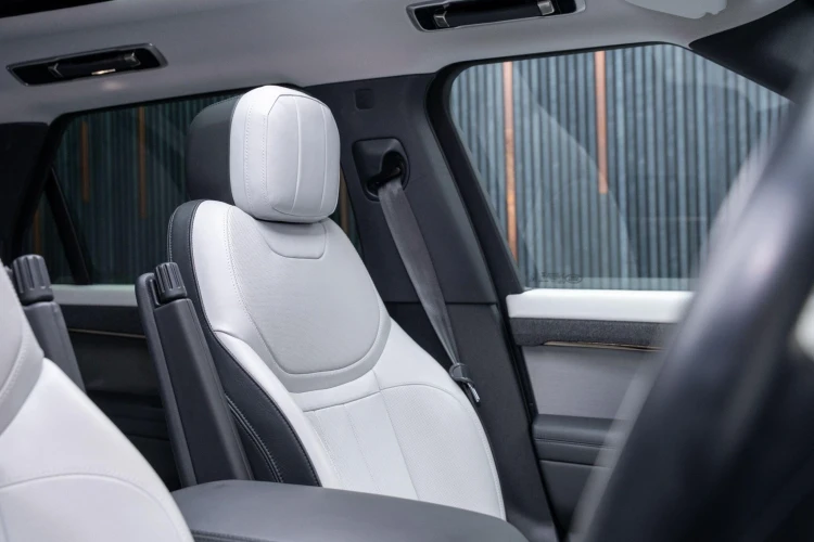 Vehicle Image 13