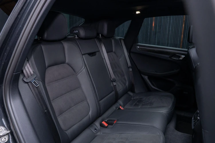 Vehicle Image 38
