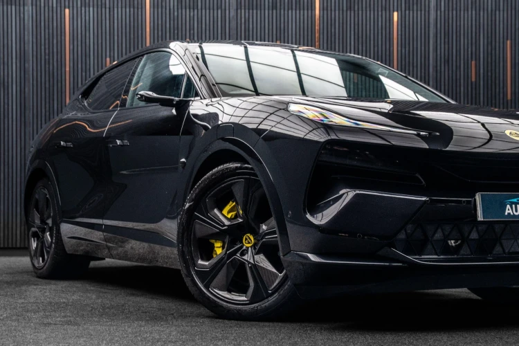 Vehicle Image 8
