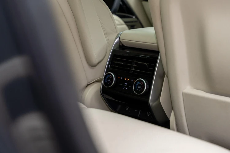 Vehicle Image 35