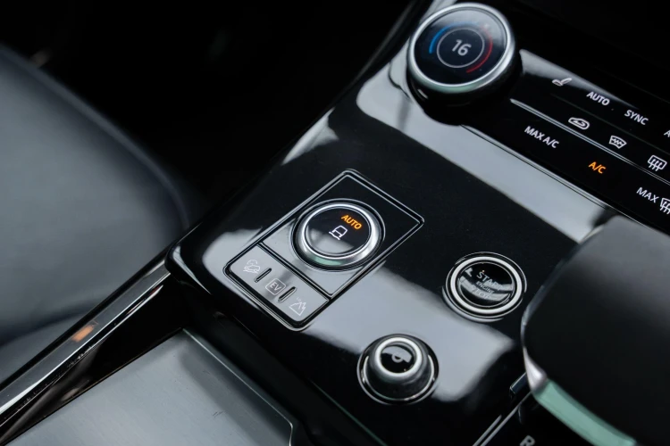 Vehicle Image 30