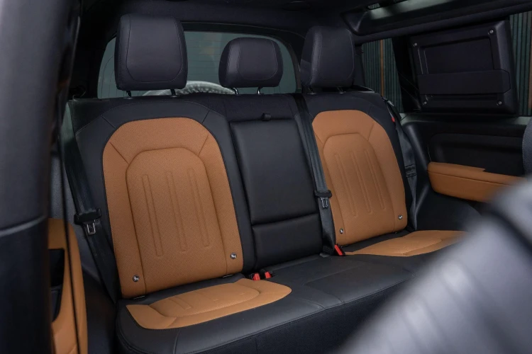 Vehicle Image 14