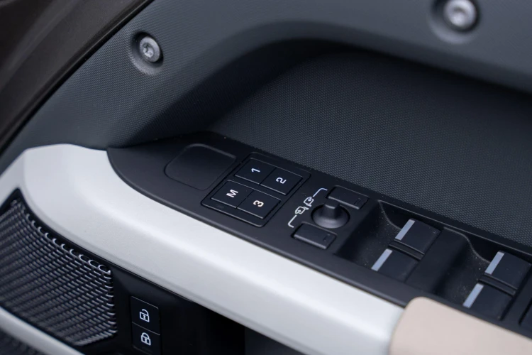 Vehicle Image 21