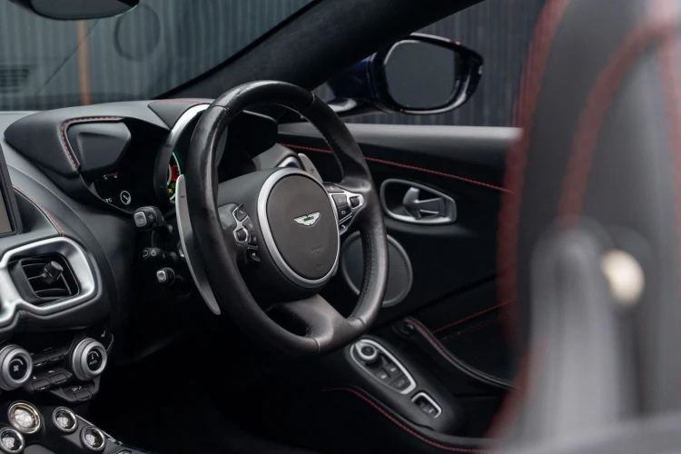 Vehicle Image 32