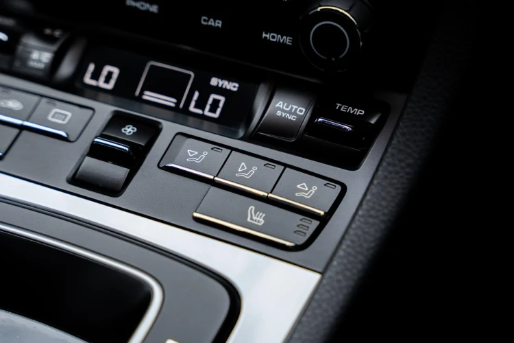 Vehicle Image 25