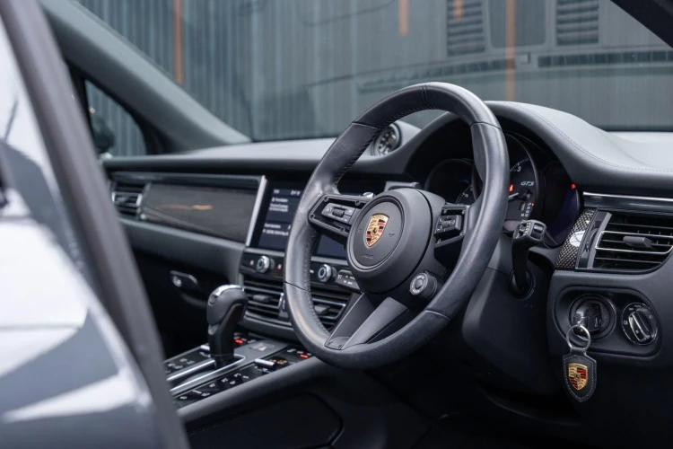 Vehicle Image 14