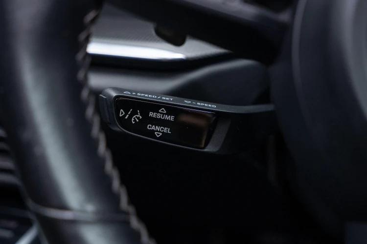 Vehicle Image 32