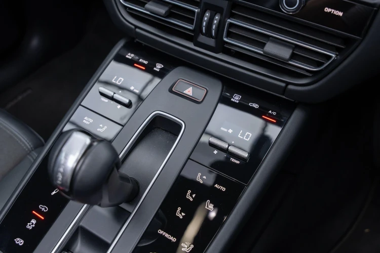 Vehicle Image 33