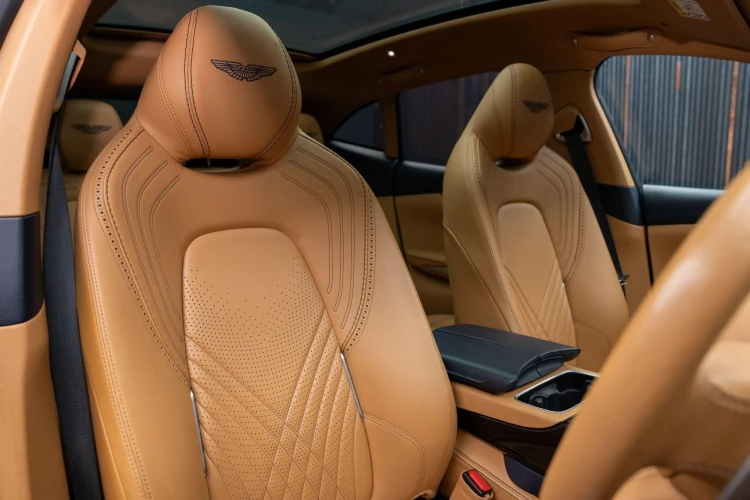 Vehicle Image 12