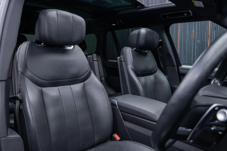 Vehicle Image 12