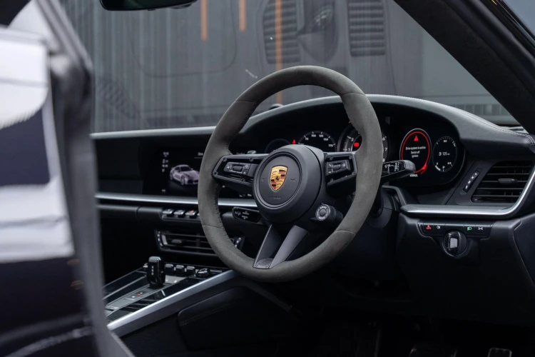 Vehicle Image 25