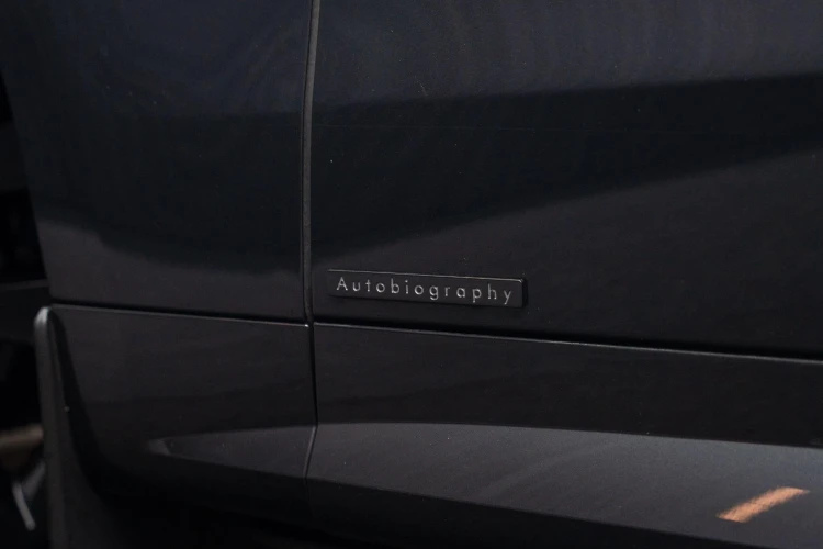 Vehicle Image 32